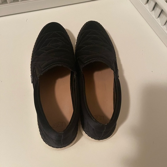 Uggs quilt design shoes 40% silk and 60% cotton. Great conditions. - Picture 3 of 13